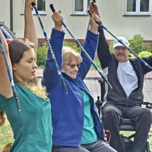Trening z kijkami Nordic Walking w Centrum Rehabilitacji SM