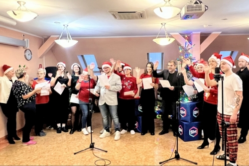 Premiera Świątecznej piosenki w wykonaniu pracowników Centrum Rehabilitacji SM